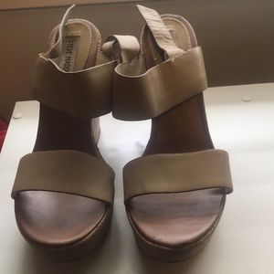 Steve Madden tan wedges